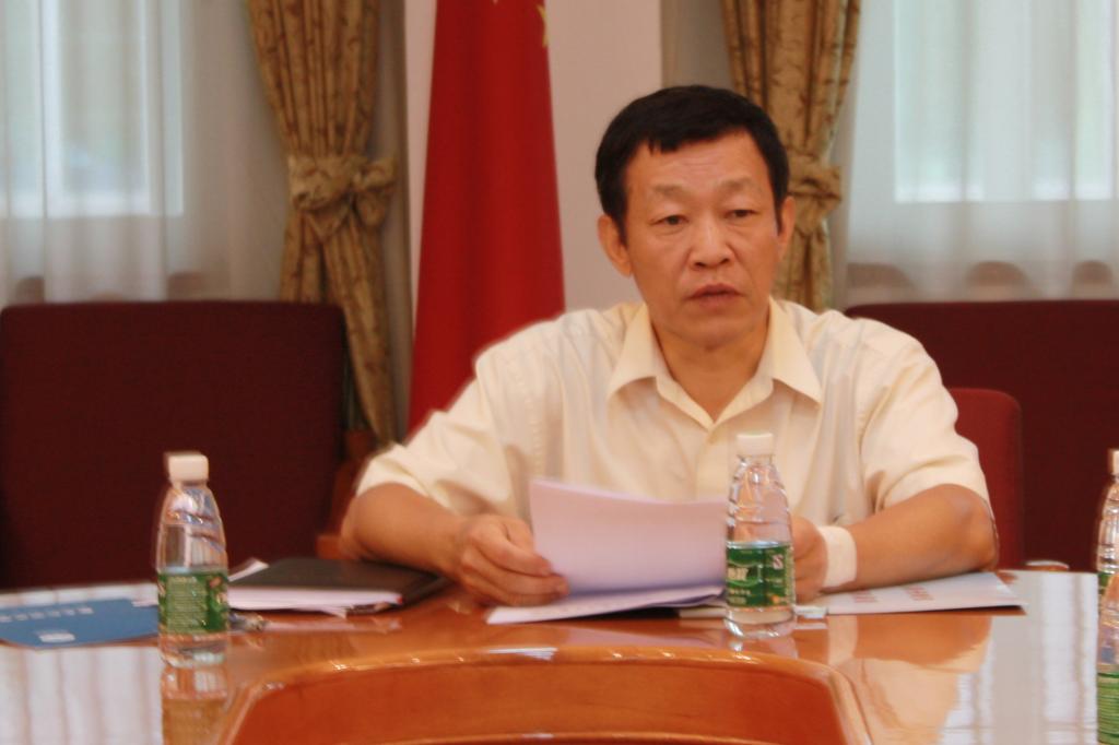 许国彬副校长主持论证会 许国彬副校长主持论证会